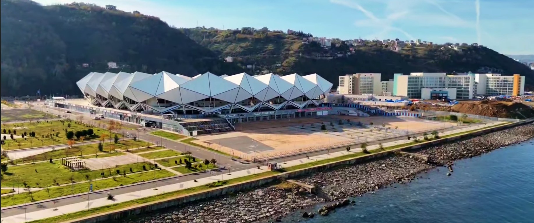 Papara Park Trabzonspor stadyumu ve Akyazı spor kompleksi drone çekimi panoramik manzara.
